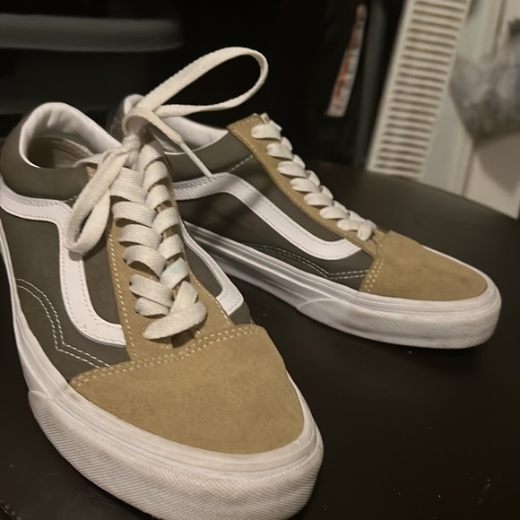 Shoes - Picture 4 of 4